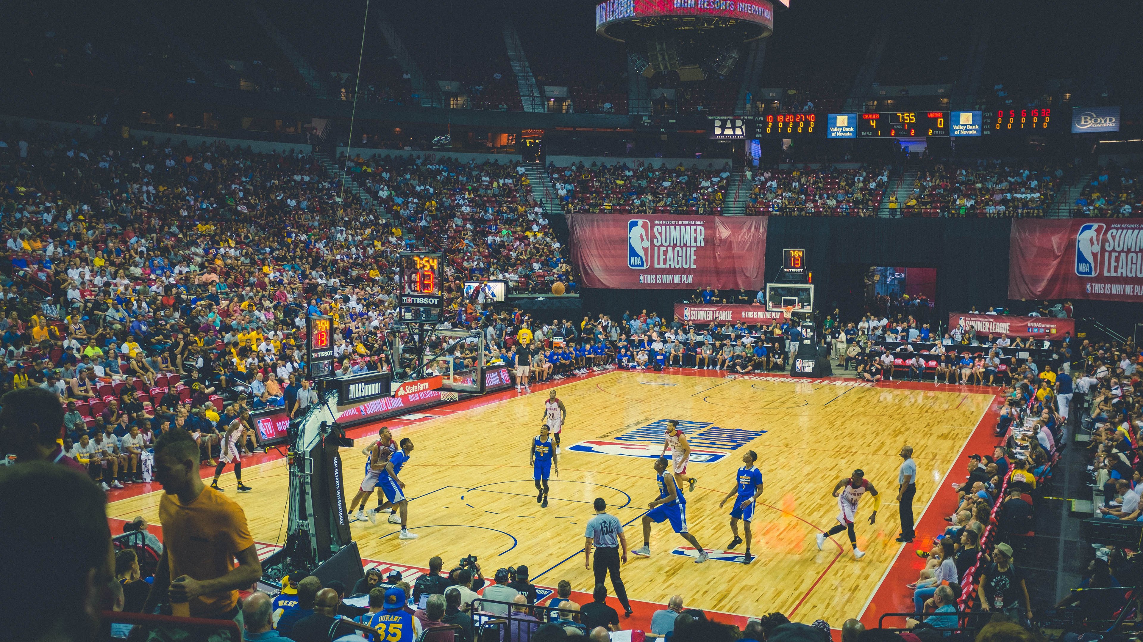 爱游戏-欧冠半决赛焦点战,雷霆打穿爵士,当欧洲足球遇见美国篮球的战术革命